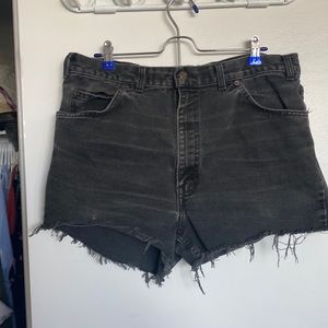 3/$20🦋 High waisted Levi denim shorts